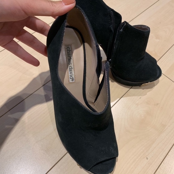 Shoes - Picture 4 of 7